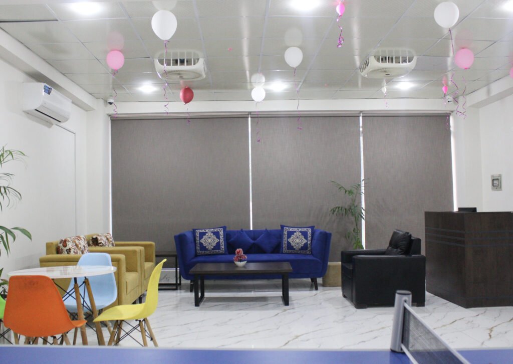 a lesire area with table and 4 chairs